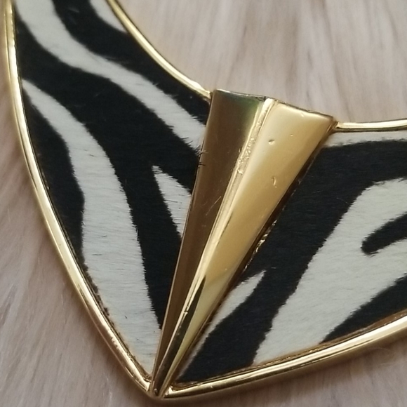 Vince Camuto Zebra Gold Chain Statement Necklace - Picture 9 of 11